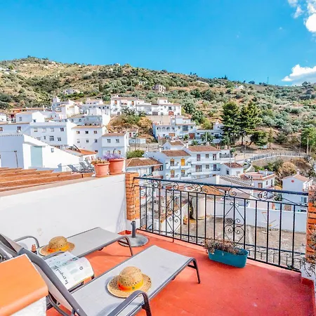 Nispero With Shared Roofterrace Sayalonga